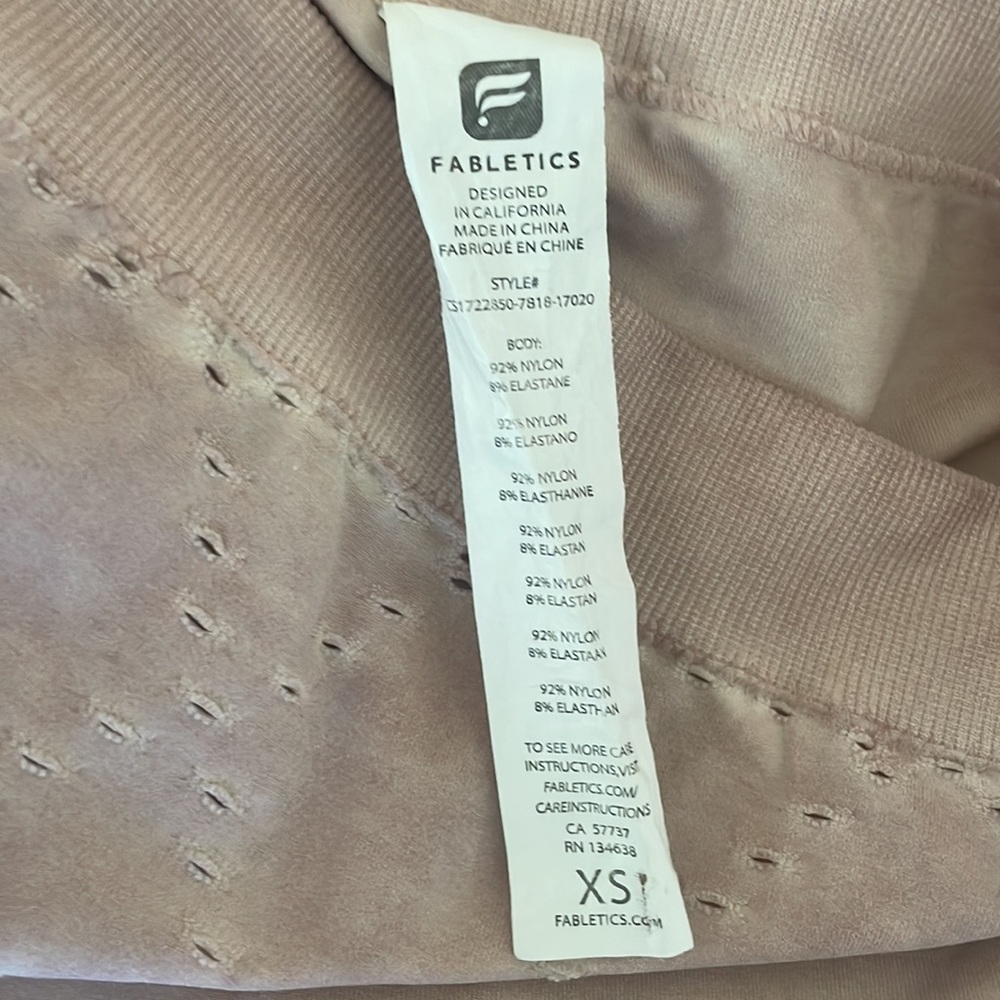 Fabletics- Seamless Solid Capri Xs Washed Roseblo… - image 5
